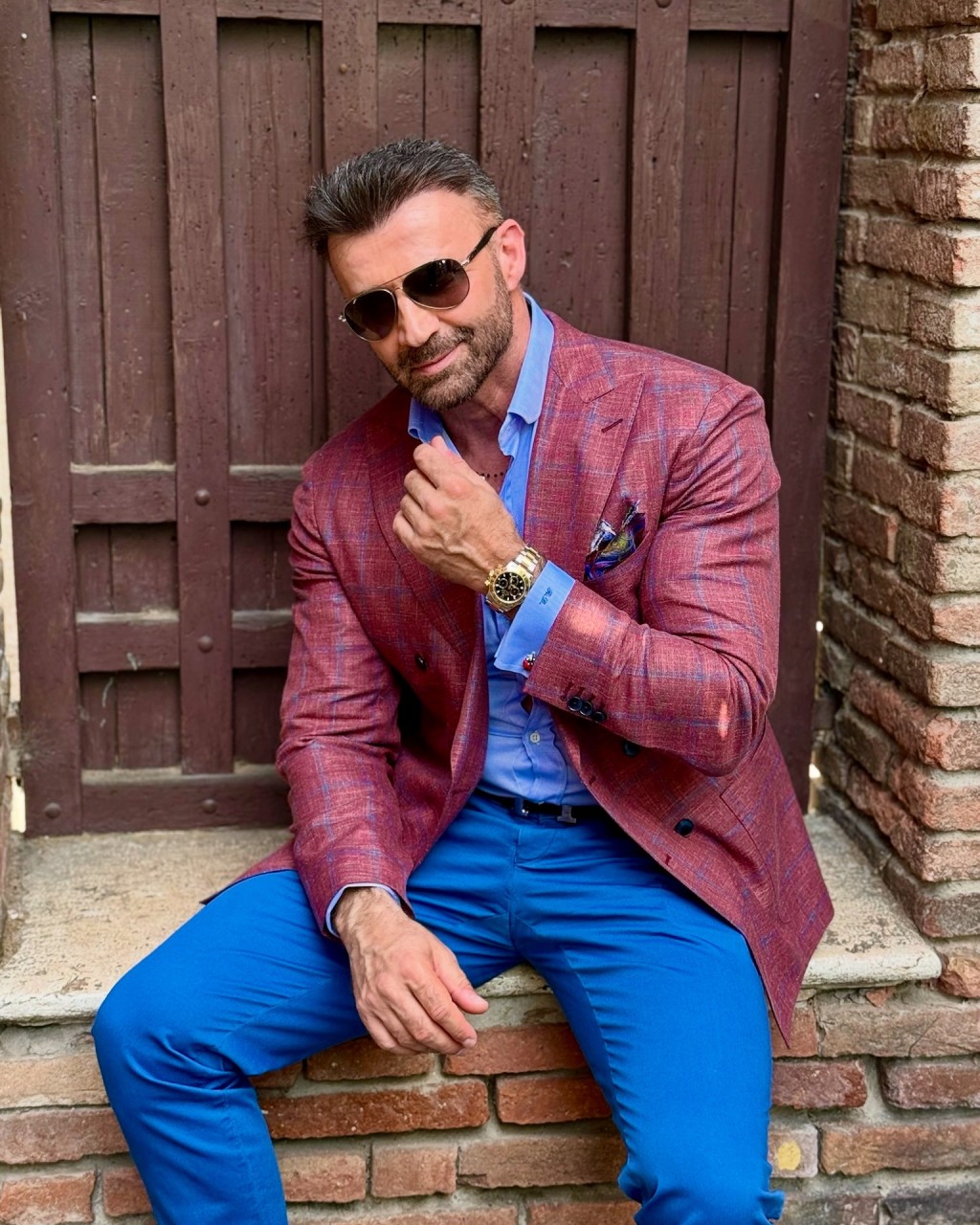 Servizi professionali di un Gigolo per donne: Eleganza, discrezione e compagnia di classe